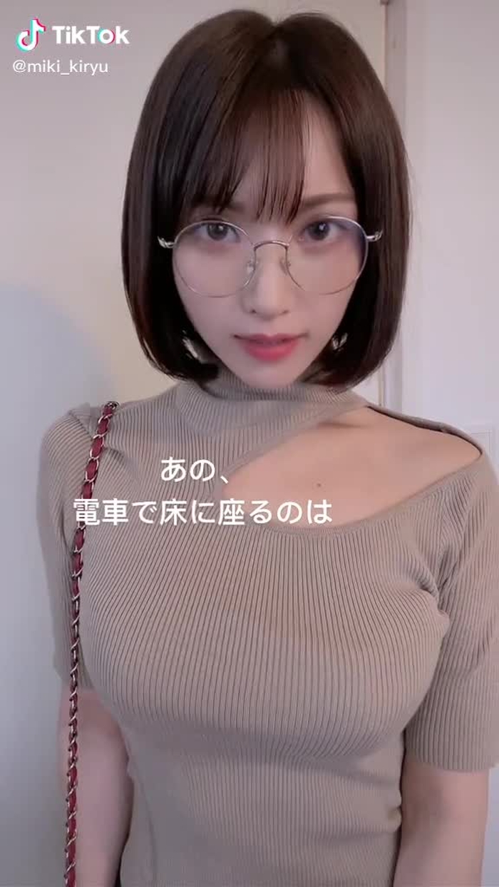 ふまれたい人はハートとシェアとフォローをするんだ！#右下の矢印3回素早くタップしてみて #おすすめにのりたい