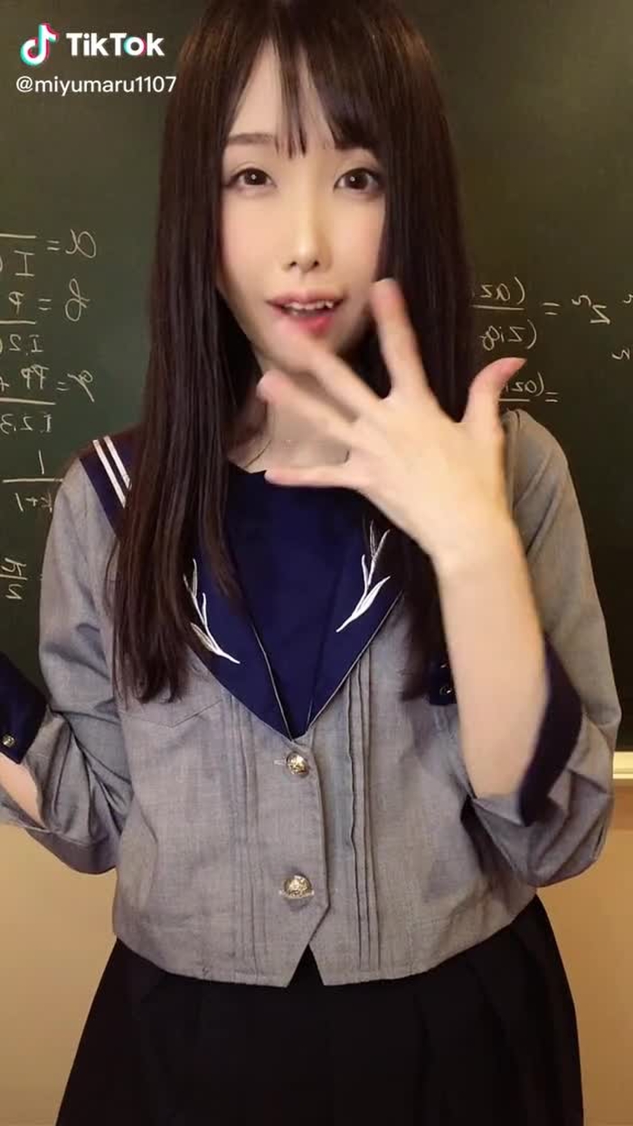 ねえねえ、わたし、なんて言ってると思う？🤣どうしてもそれにしか聞こえないんだもんさ🤣#fyp #simpledimple