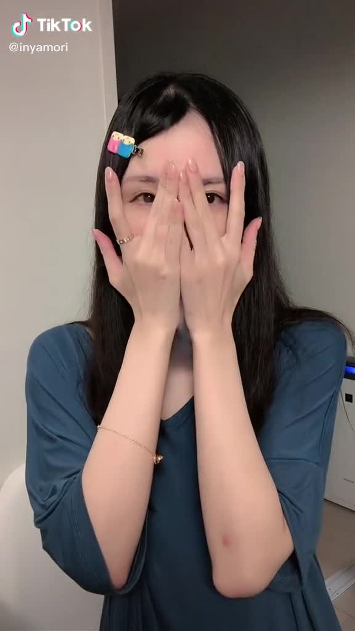 ライブ見てた人はわかるこの煙…何でしょう？ちなみにタバコは吸いません。なんかエフェクトみたいだね#すっぴん