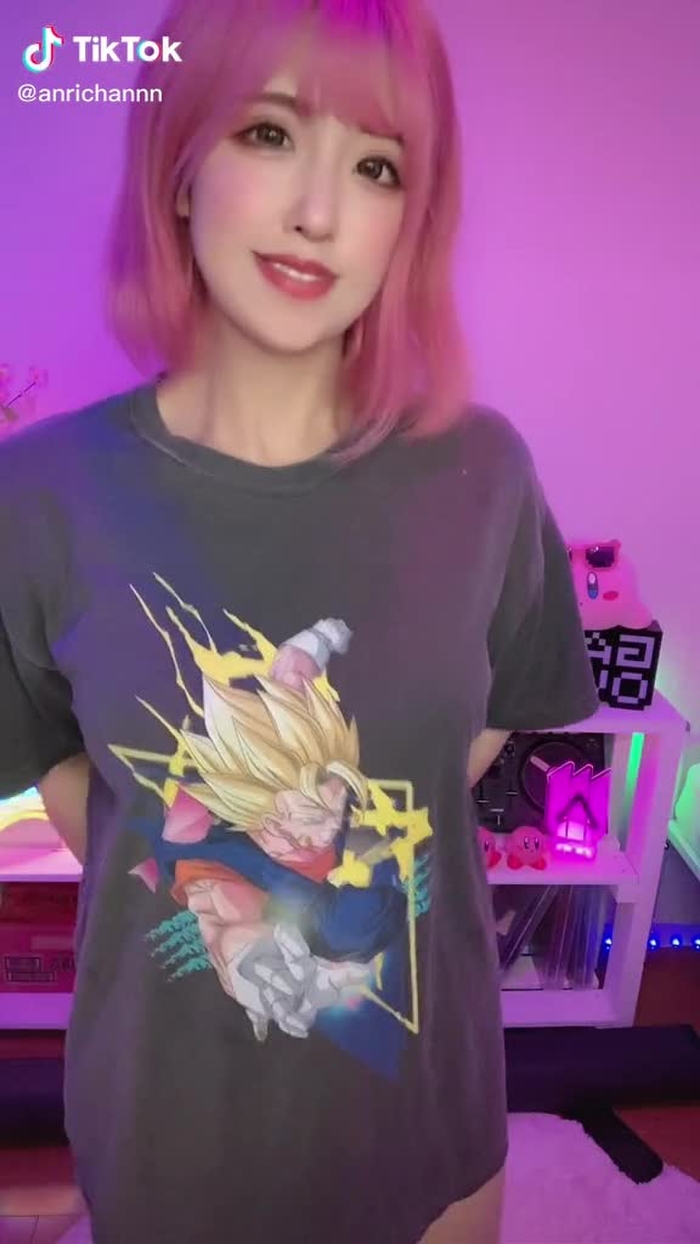 腰振り上手くできなかった🧐💭#Tシャツ #むちむち #ダンス動画 #fypシ