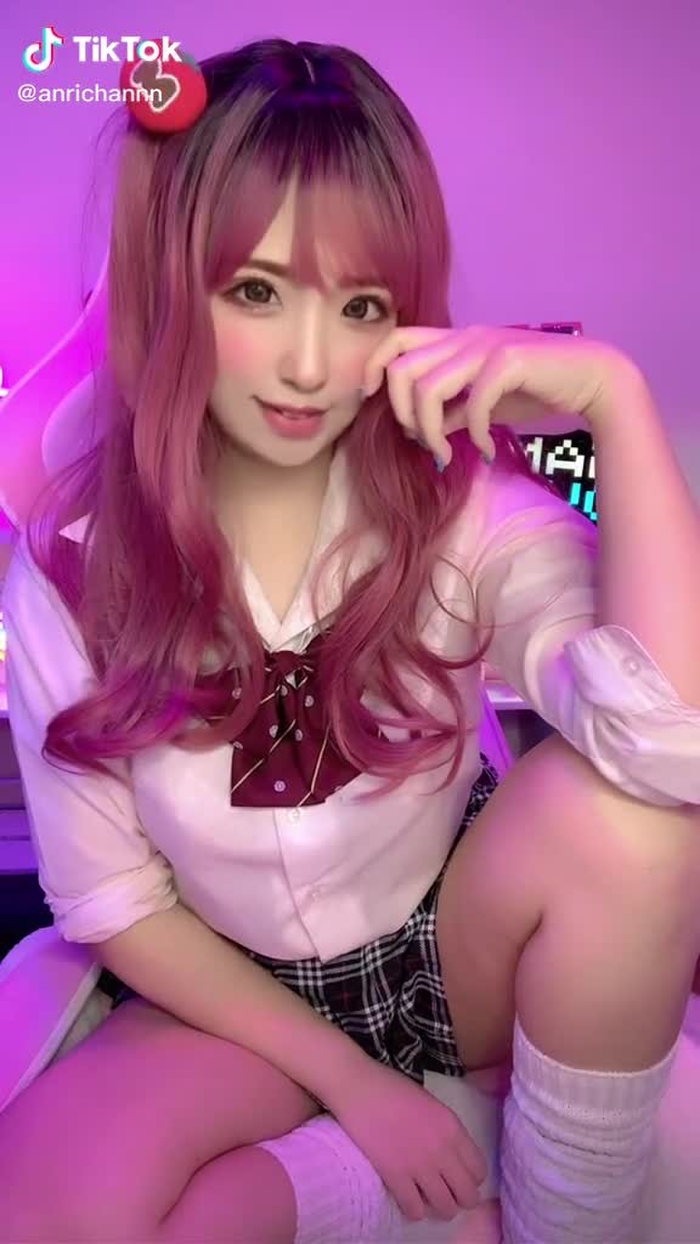生意気な後輩が現れた！どうする！？ #制服 #ルーズソックス #先輩2年ですね #むちむち #fyp