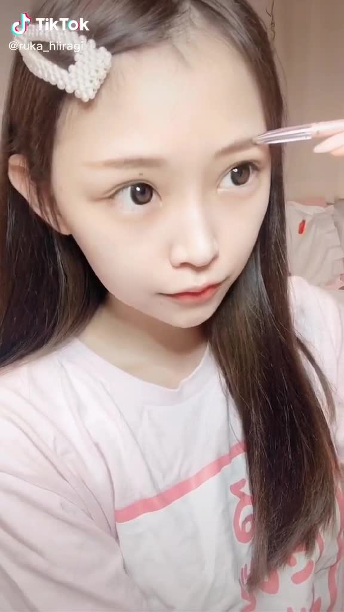 顔に色がなくて恥ずい #毎日メイク #おすすめにのりたい 下地とカラコンはした状態です🐹