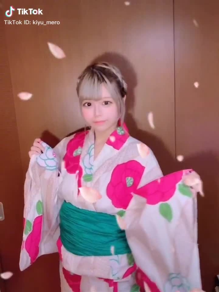 暫くコミケの準備で投稿頻度落ちますがまた復活します。#tiktok夏祭り #浴衣 #たたた変身 #ガールズチェンジ