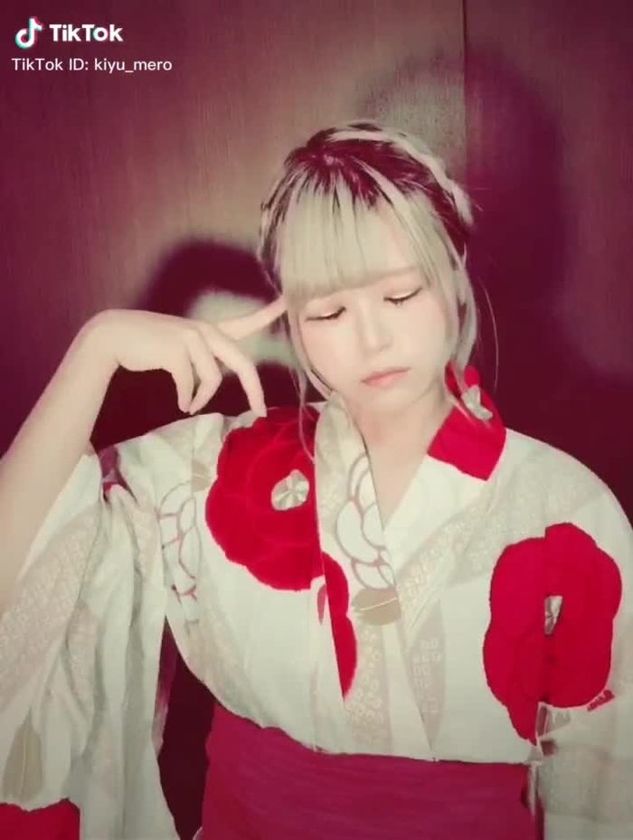 闇を感じるな…先輩を呪ってそう。  #浴衣 #夏の思い出 #ホラー #ワンピチャレンジ
