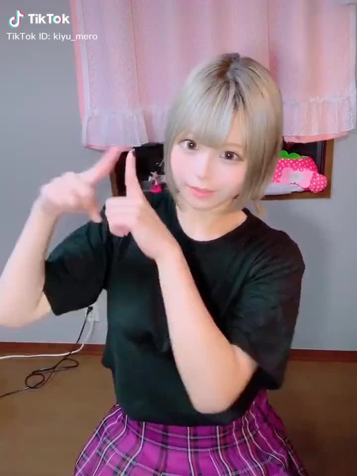 髪型なんですけど、細かい三つ編みして上の短い髪を出してます笑 #tiktokテキスト #tiktokべスト