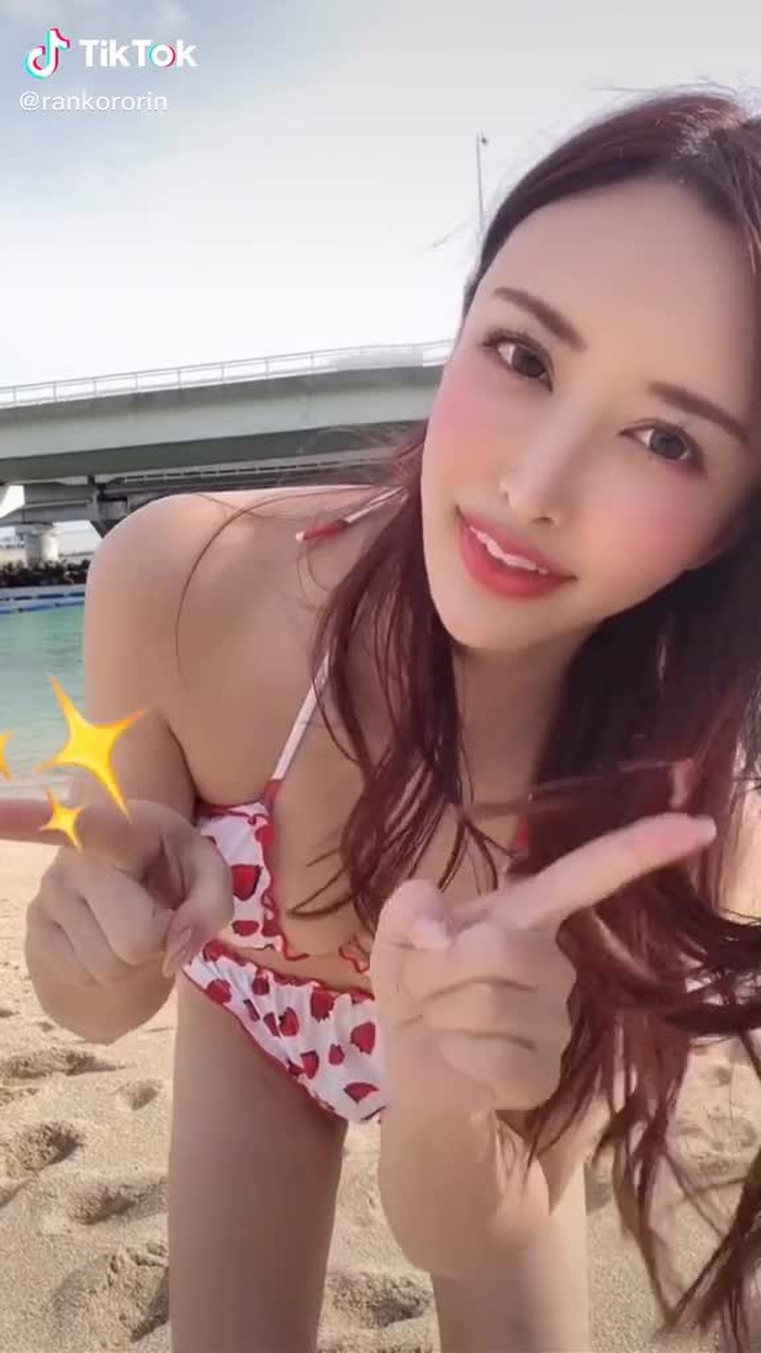 But She's Looking at YOU🥰🥰🥰 #foryoupage #ftiktokに春が来た   #だれでもダンス