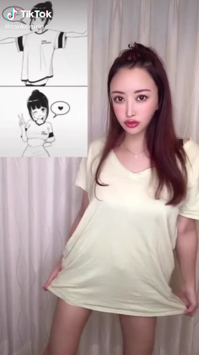 えへへTシャツをぴったりしちゃ....(照)　#おうちで過ごし隊 #おうち時間 #自宅でのおすすめの過ごし方 #コロナに負けるな　#みんなでtiktok