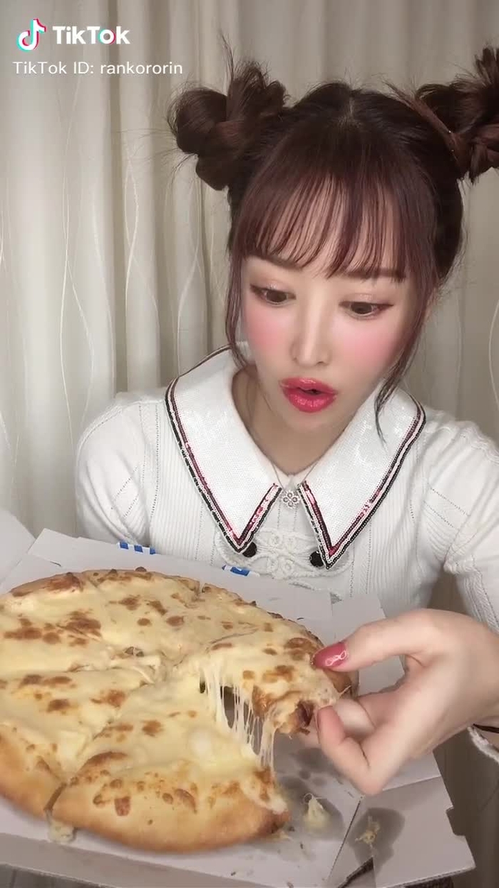 #ドミノチーズ100万 コンテストに参加中💘🧀一番上手にチーズを伸ばせた人がドミノピザジャパンのCCOになれるんだって😍賞金は100万円！#ドミノピザ#ウルトラチーズ#pr