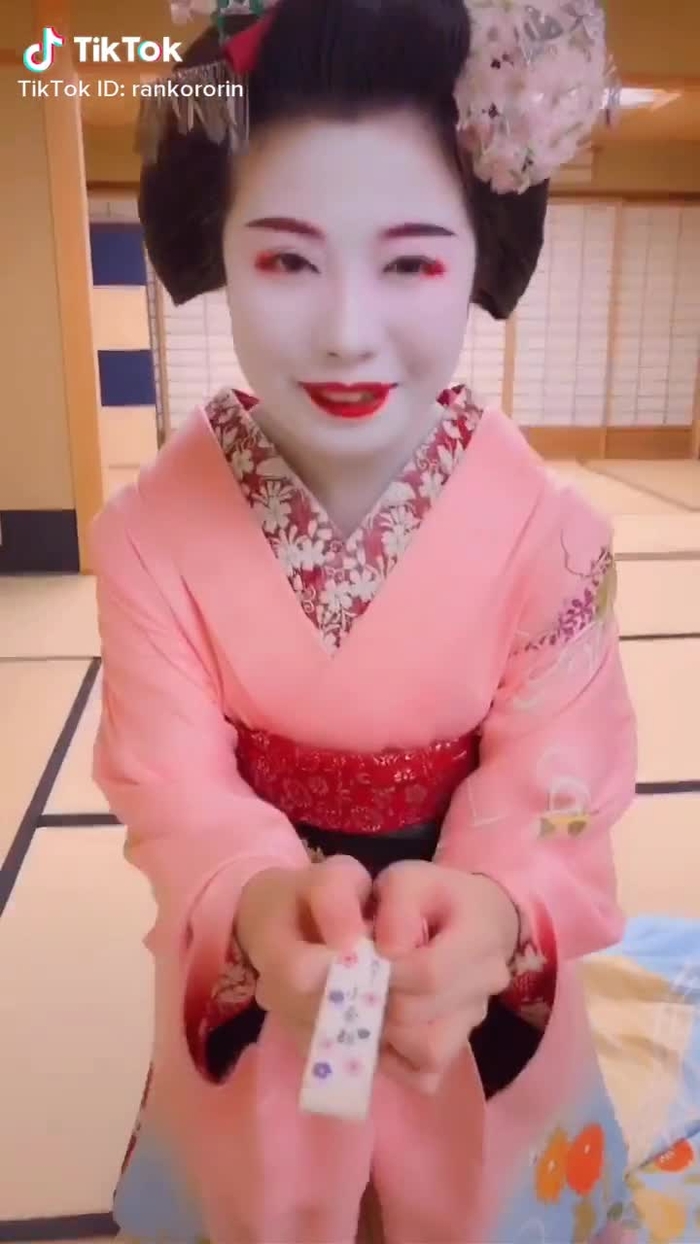 お名刺(シール)頂きました👘紗月さん何年も殿堂のＮｏ1だそうです👑#舞妓#京都#tiktokで旅をしよう#世界旅行#kyoto#maiko#thisisjapan#tiktoktravel