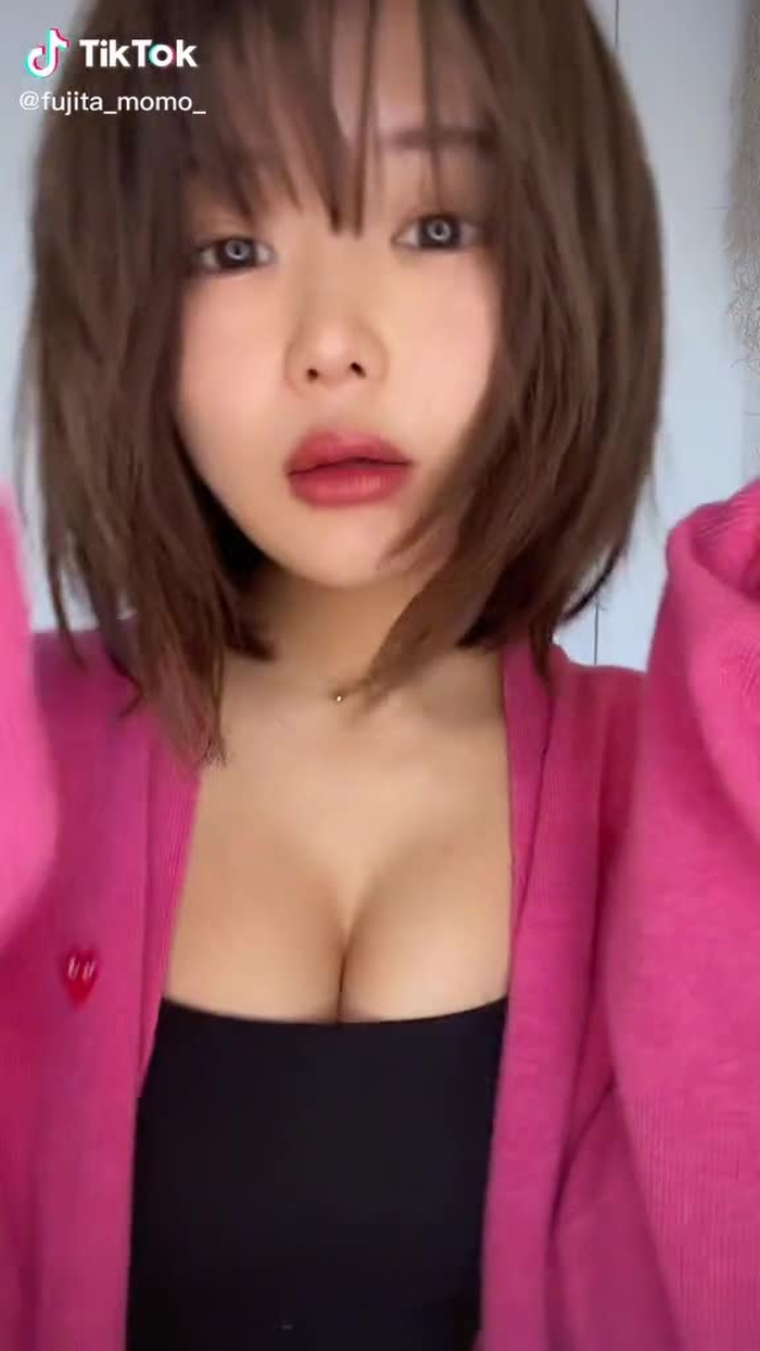 TikTok (ティックトック) で 藤田もも (@fujita_momo_) の動画を見る 1