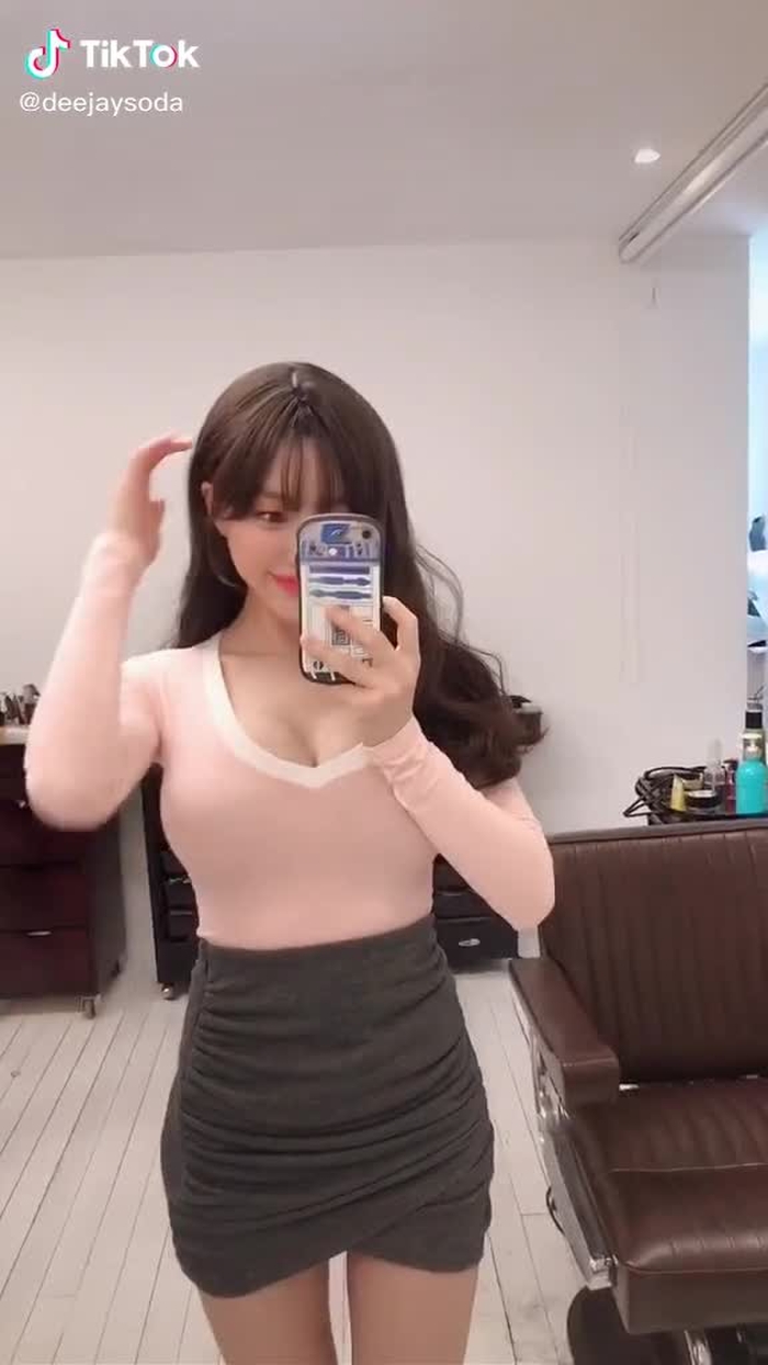 멜론에서 DJ SODA - SHOOTING STAR 댓글창에 감상평을 남겨주신 10분을 뽑아서 소다의 친필싸인 폴라로이드사진과 제이준 썬크림을 드려요~💓 10