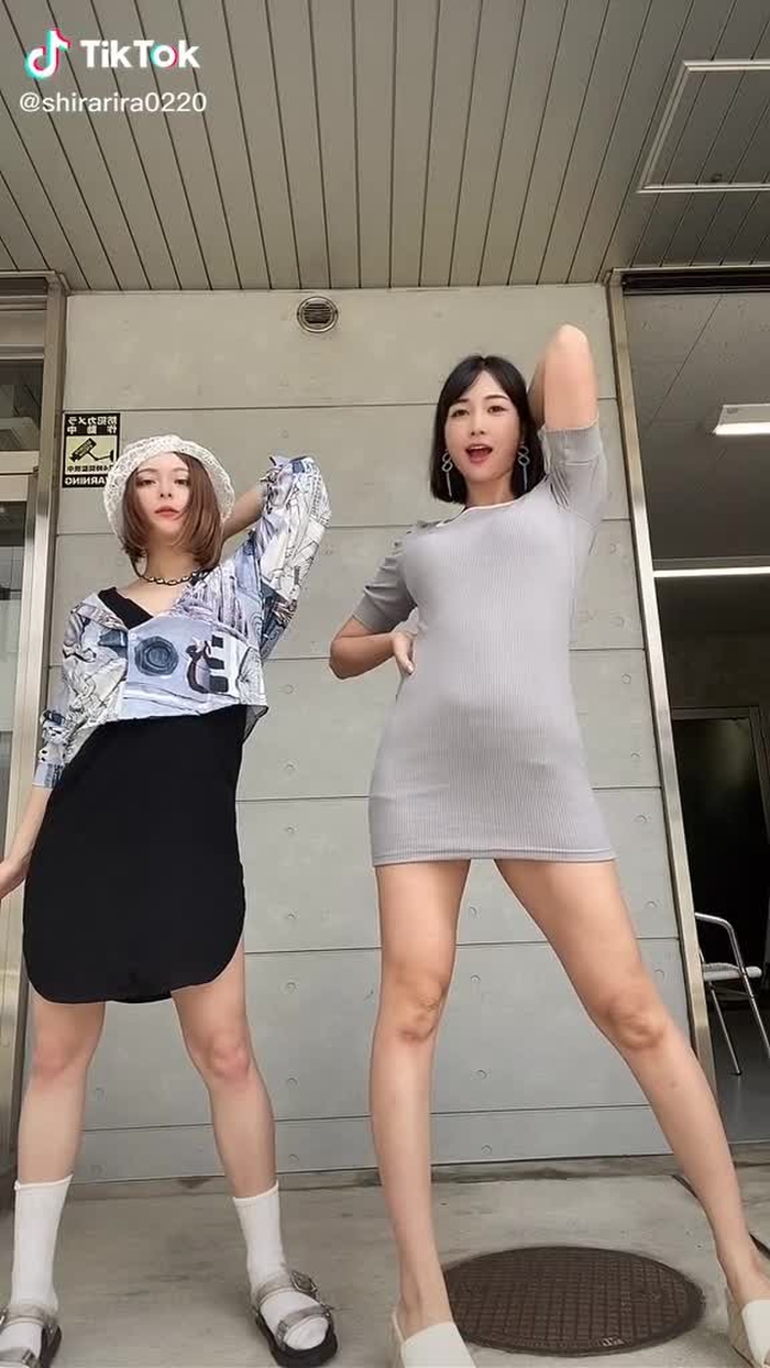 腰位置にポンポン#おすすめ載りたい #髪の毛乱れちゃった#腰ふりダンスのお姉さん #白雪りら #妊婦さんの友　@sexyninpux