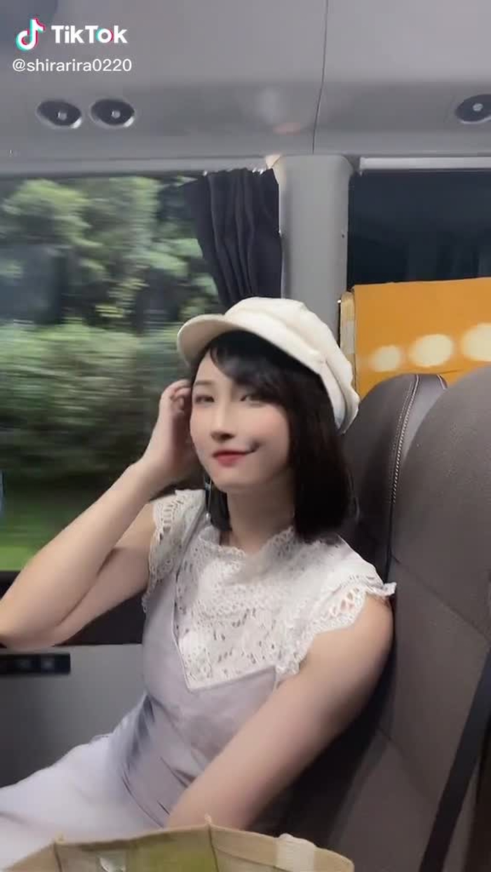 ロケバスなう撮影終わり#腰ふりダンスのお姉さん #コールドホワイト #おすすめに載りたい