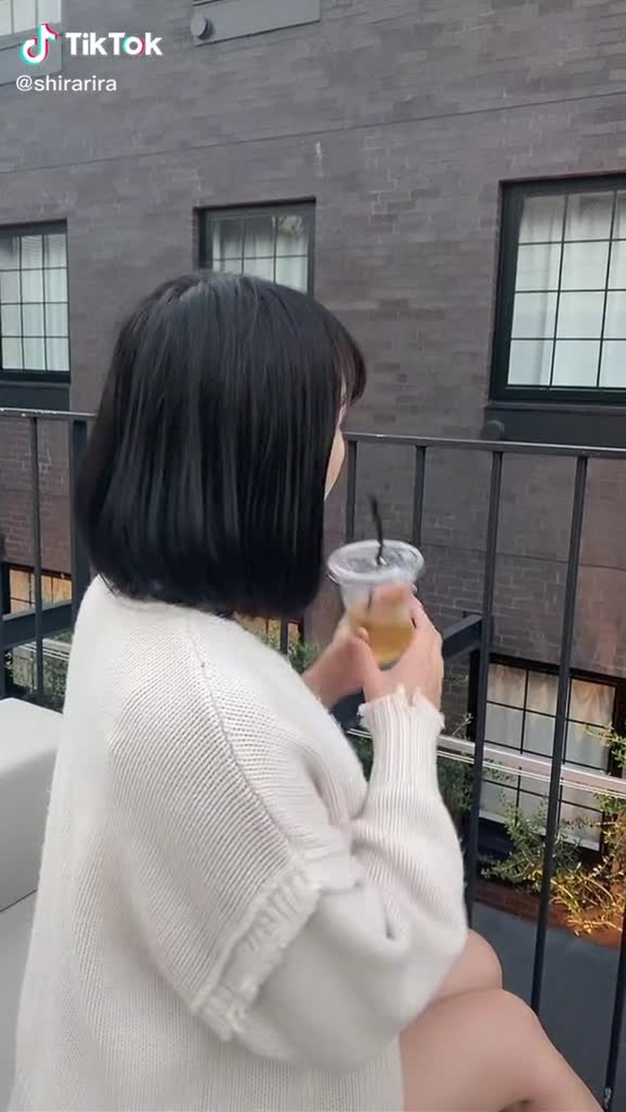 ん？？？？#りらちゃんのいる生活#白雪りら#腰ふりダンスのお姉さんの普段