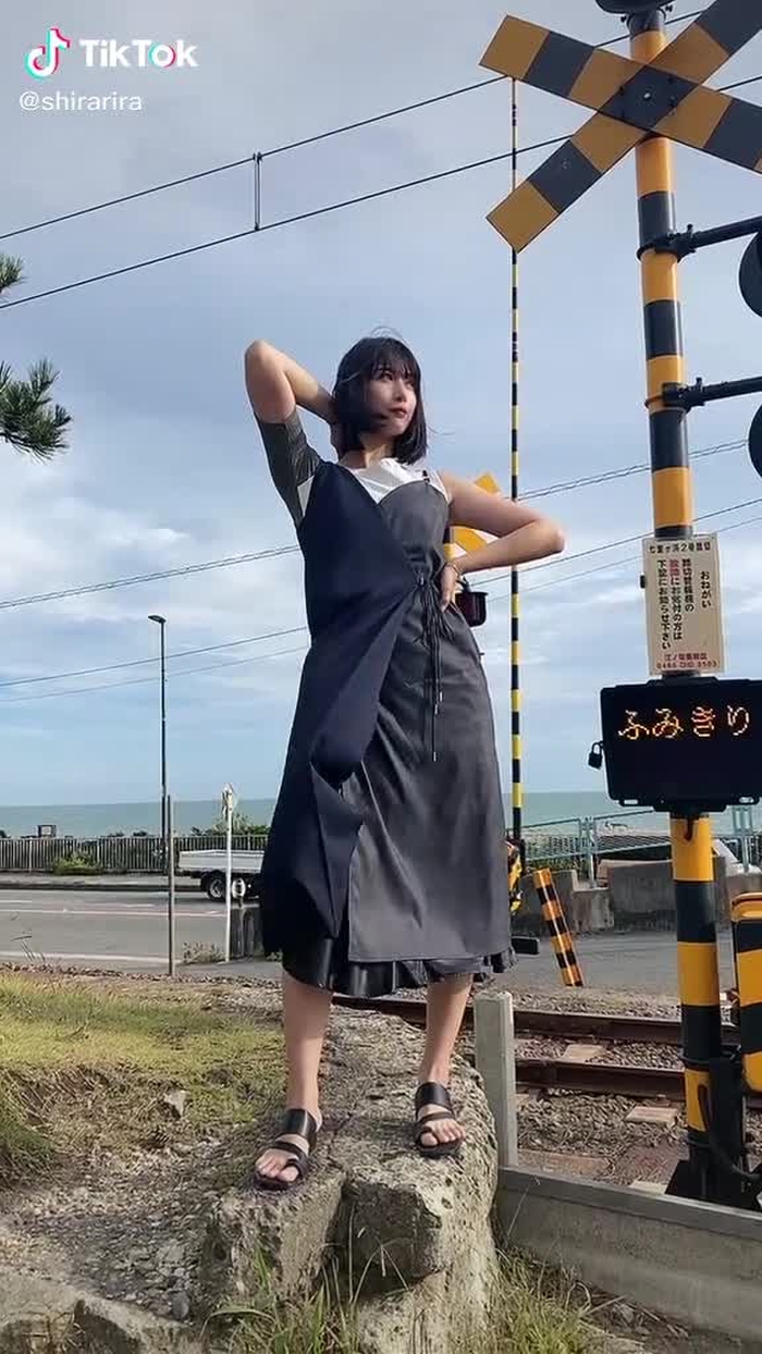 スラムダンクの聖地へ向かうぞ#腰ふりダンスのお姉さん #髪に触ってキメハート #おすすめに載りたい #たのしかった#スラムダンク#新衣装