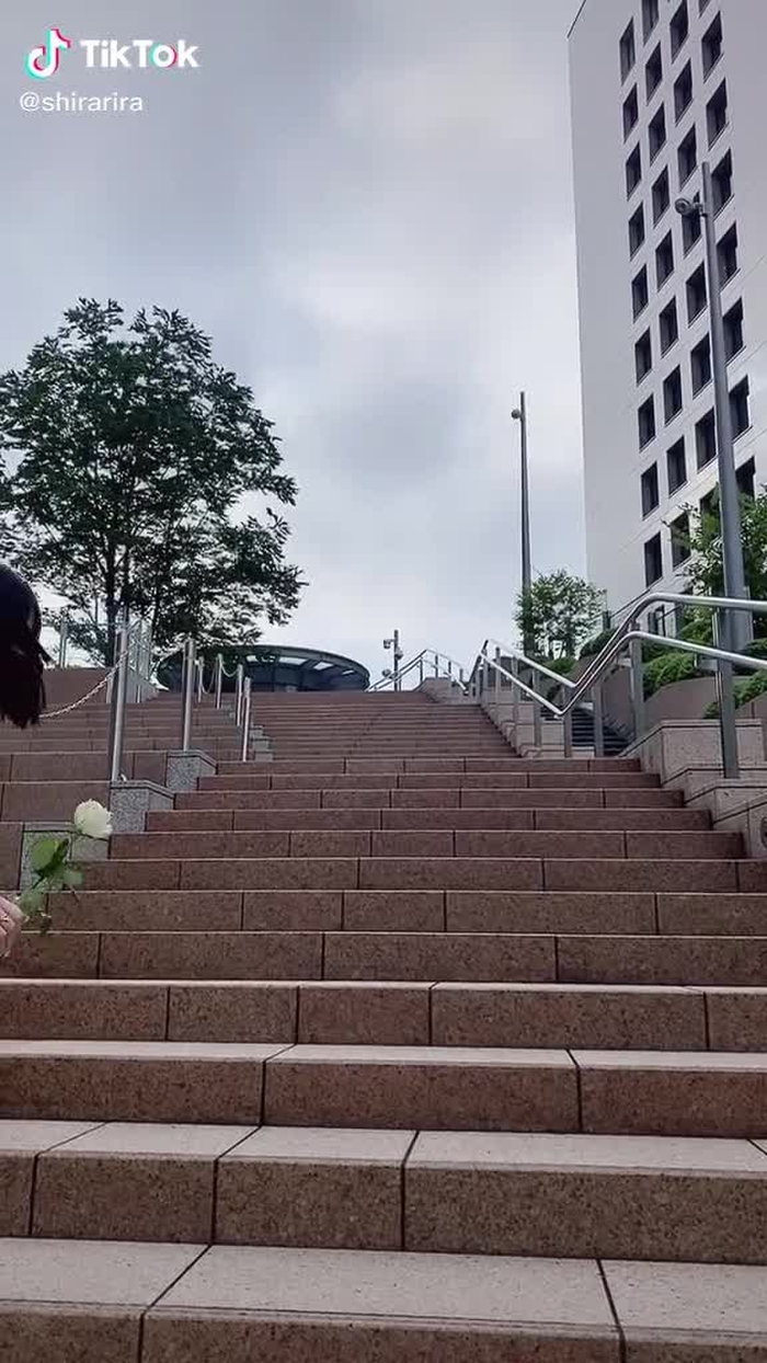出る前に転びかけました