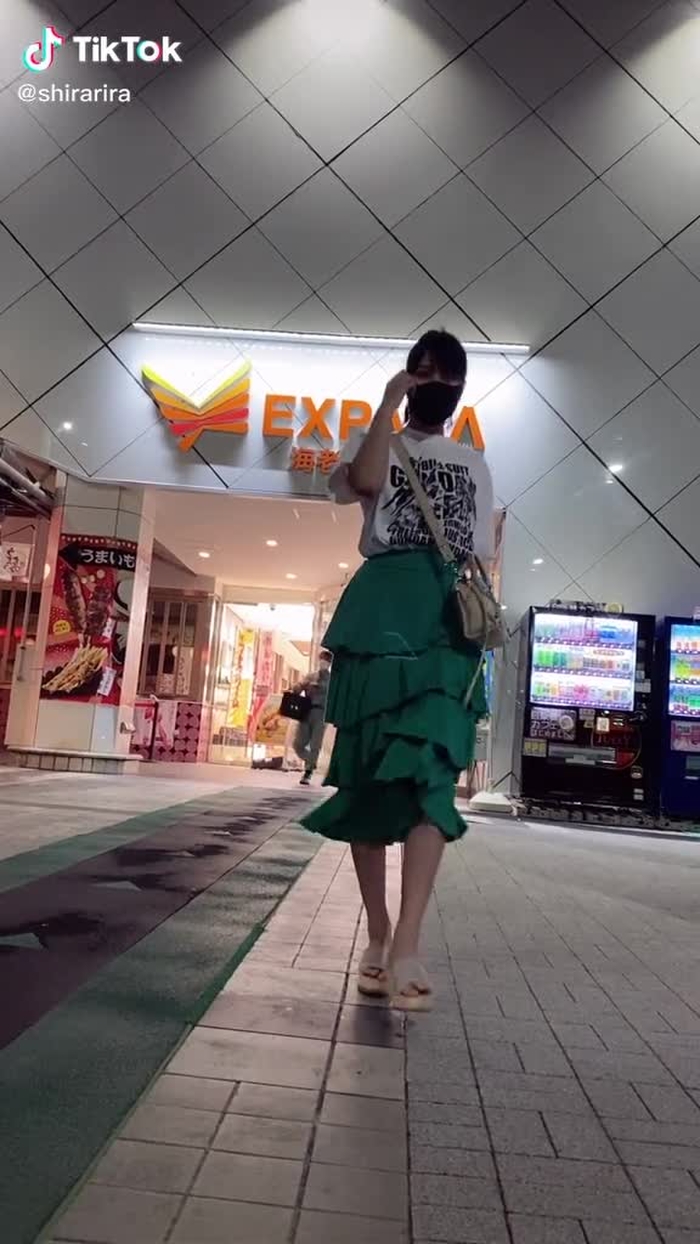 歩き方がプロいって言われましたけどどゆこと#おすすめにのりたい #腰ふりダンスのお姉さん #夏