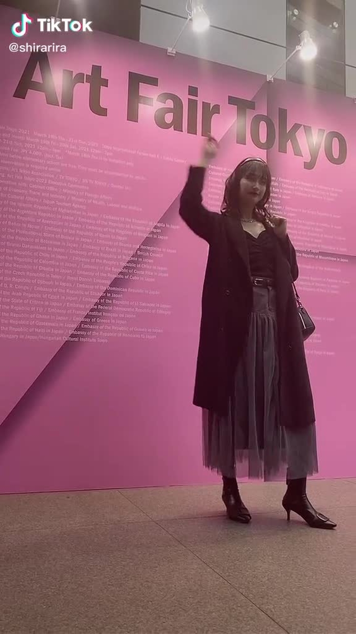 これアートフェア東京でデヴィ夫人に話しかけられました