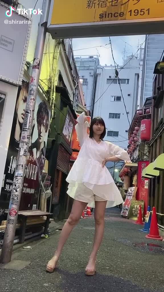 りらたんダンス#どこでしょう#腰ふりダンスのお姉さん#どこでも現れる