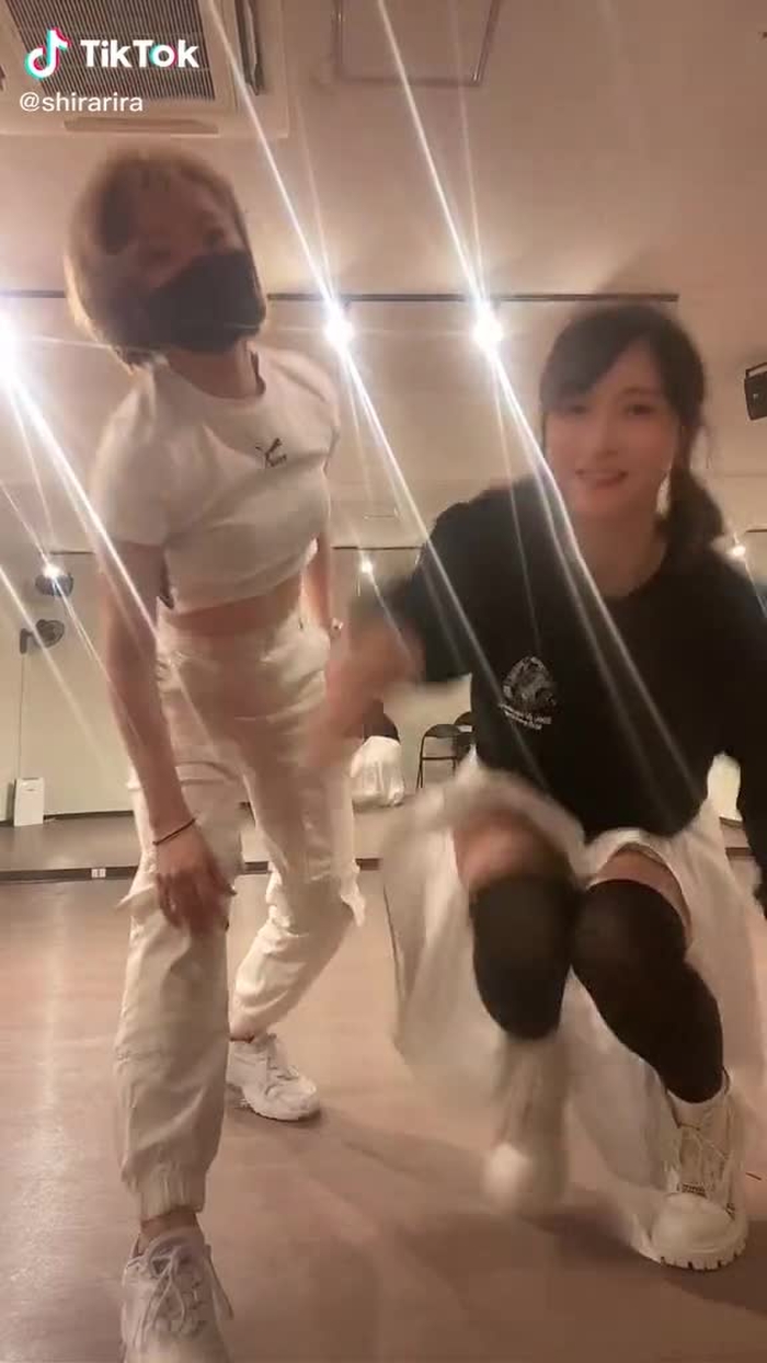 めっちゃ仲良さそうだけど真面目にレッスンしました#スタジオマル#kpopスタジオ#かすみ#おすすめのりたい#こし振りダンスのお姉さん