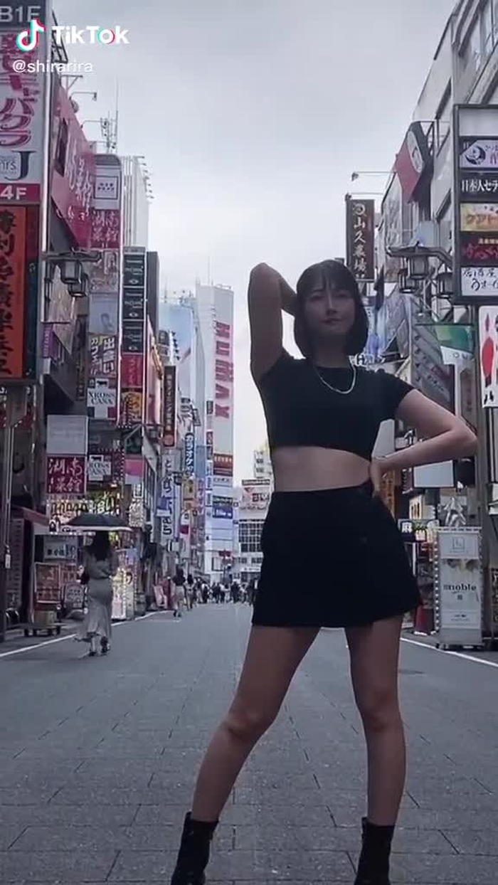 りらダンス！おしりふりふり#腰ふりダンスのお姉さん #どこでしょう#おすすめのりたい #おすすめに載りたい