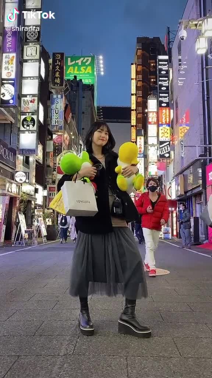 なんで手に持ってるんでしょう答えは次の動画#大喜利#おすすめに載りたい#どこでしょう#なんででしょう#オススメ載りたい