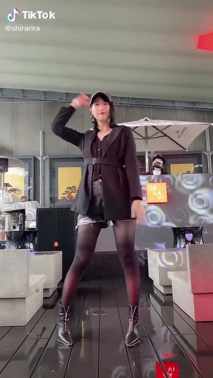 雨でもフリフリダンスどこにいるでしょう？#どこでしょう #フリフリダンス#おすすめのりたい#おすすめに載りたい