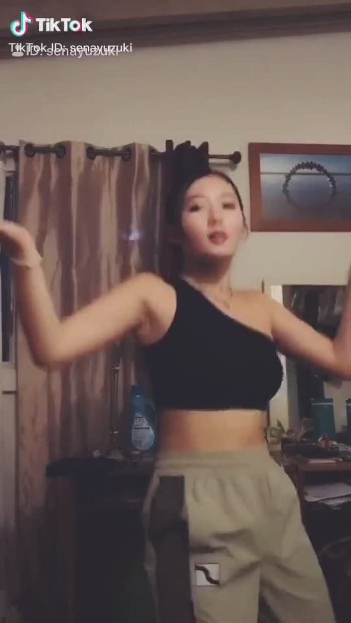秋服今年着れないの残念すぎるから、フィルターだけでも秋っぽく(；ﾟεﾟ´)a #foryou #asian #japanesegirl #hawaii #ハワイ