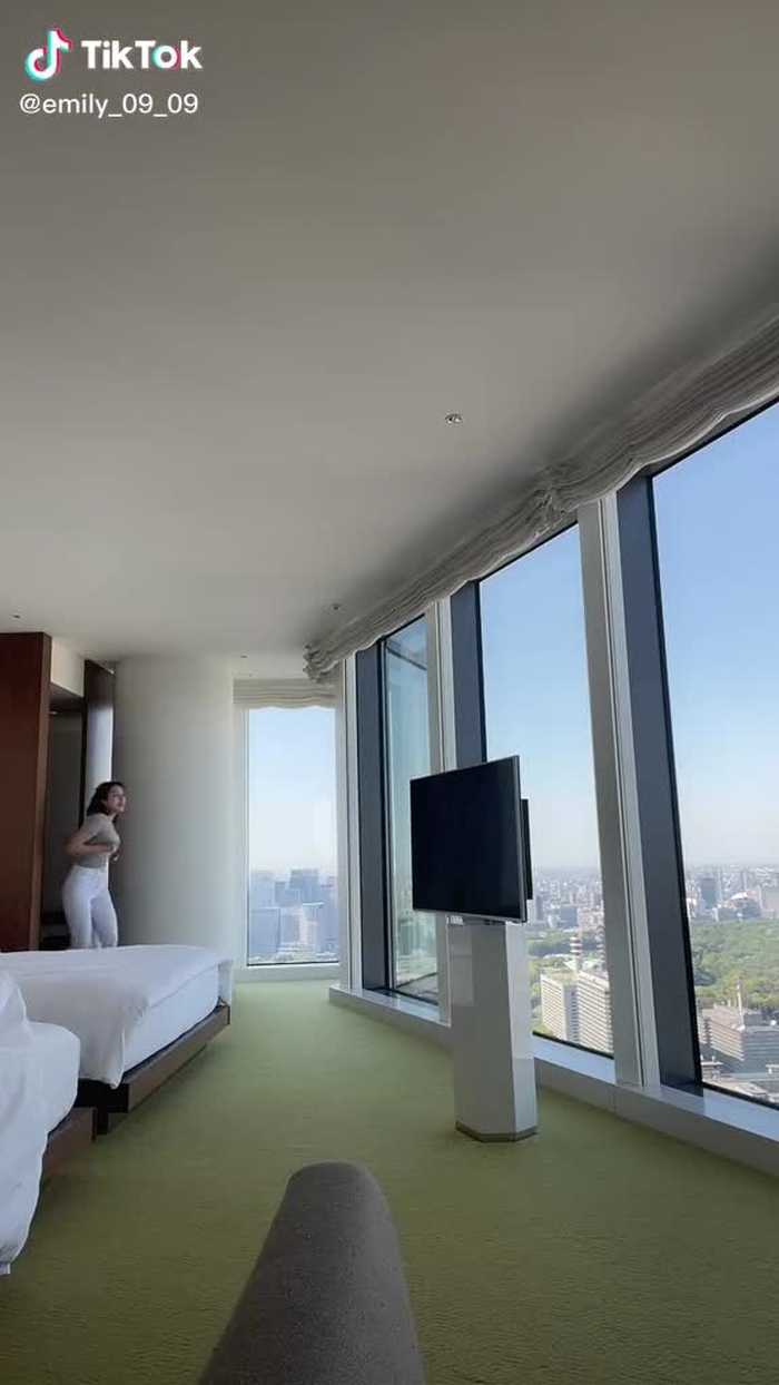 部屋が広くて走るの必死😂
