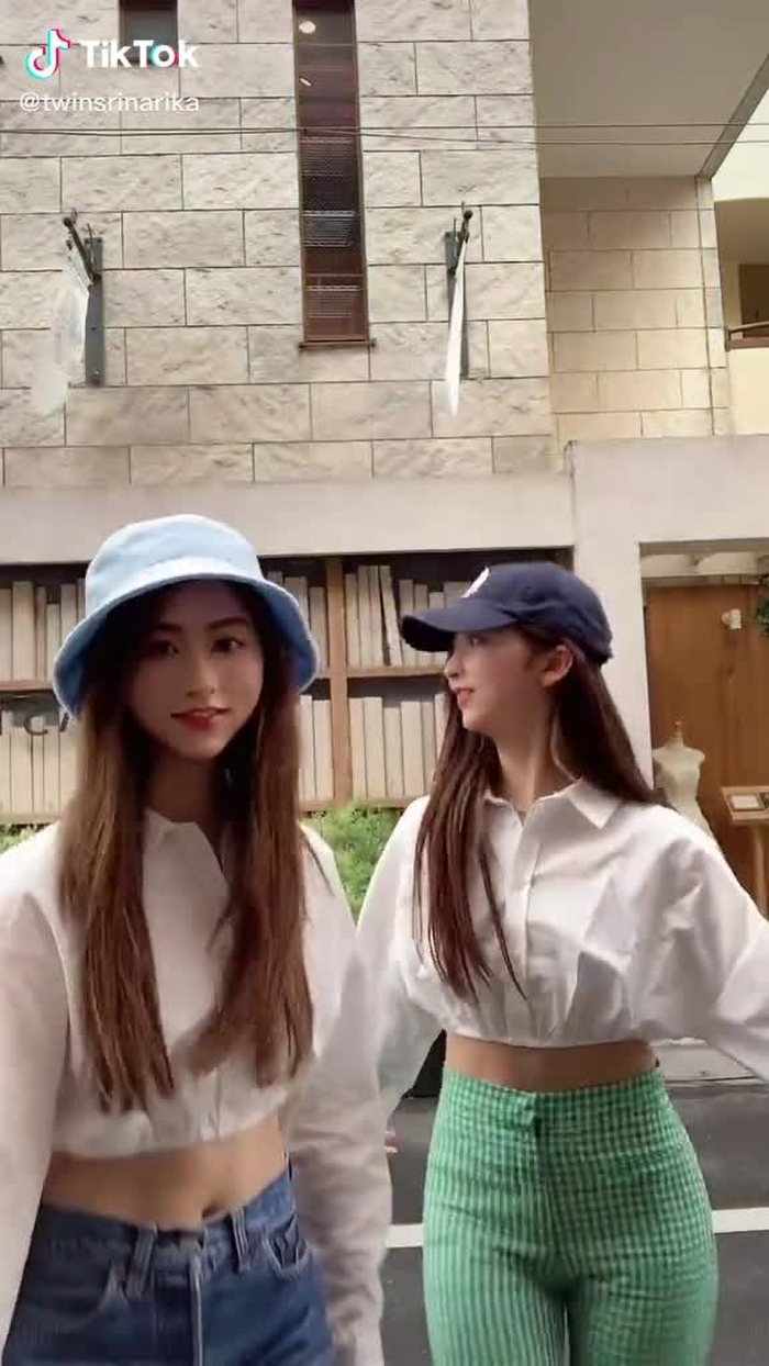 最後人通って遠慮した😂#双子 #りなりか