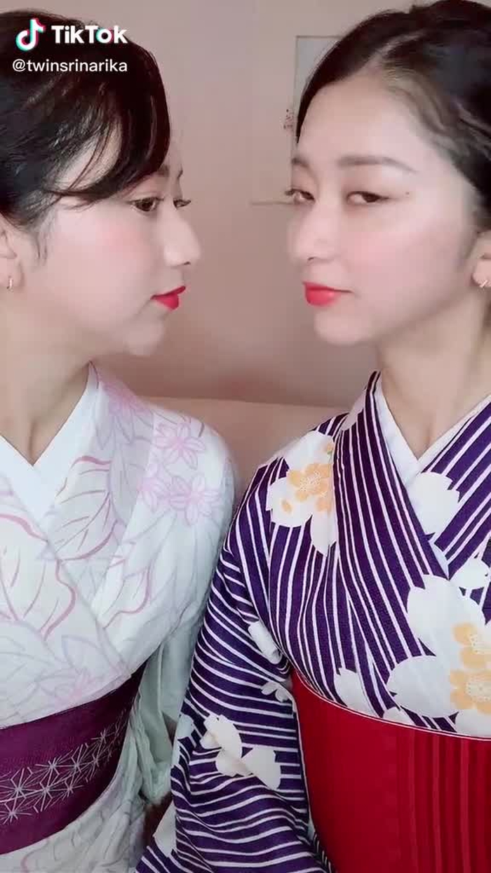 TikTok (ティックトック) で TWINSりなりか (@twinsrinarika) の動画を見る 1