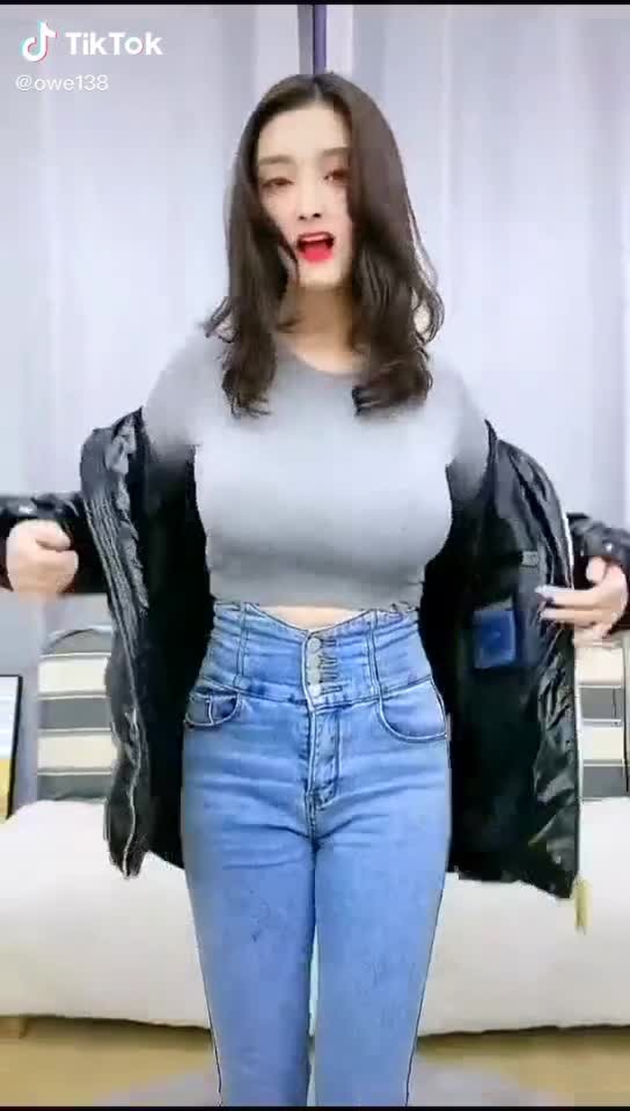 Beautiful clothes or beautiful people?🤔🤔🤔#model #tiktok #beauty #fyp #girl