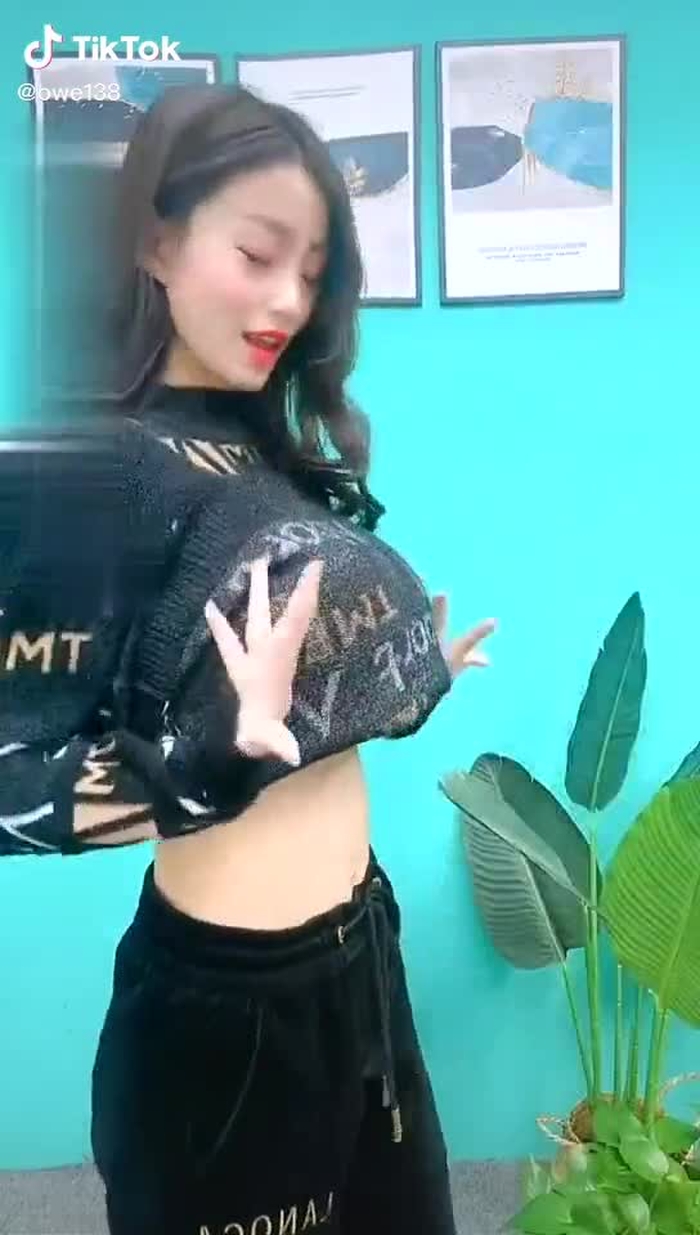 #duet #perfectgifts #model #tiktok #christmas #fyp #girl #beauty #foryou #selenanetflix