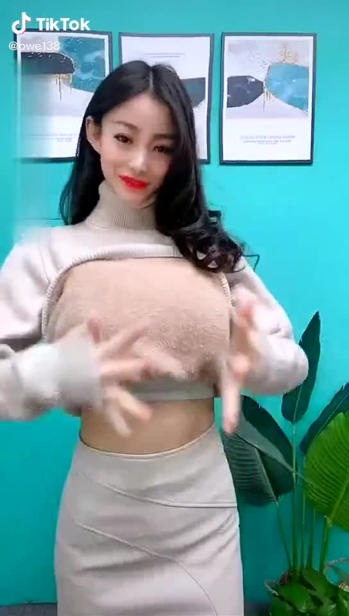 Can I spend Christmas with you?😽💕#duet #perfectgifts #model #tiktok #christmas #fyp #girl #beauty