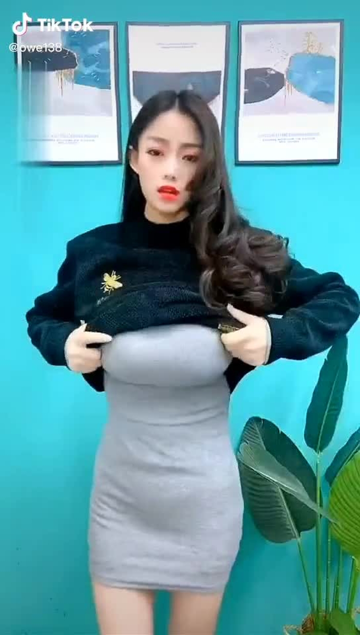 Can I spend Christmas with you?😘👠👙#duet #PerfectGifts #model #tiktok #christmas #fyp #girl #beauty #foryou 1