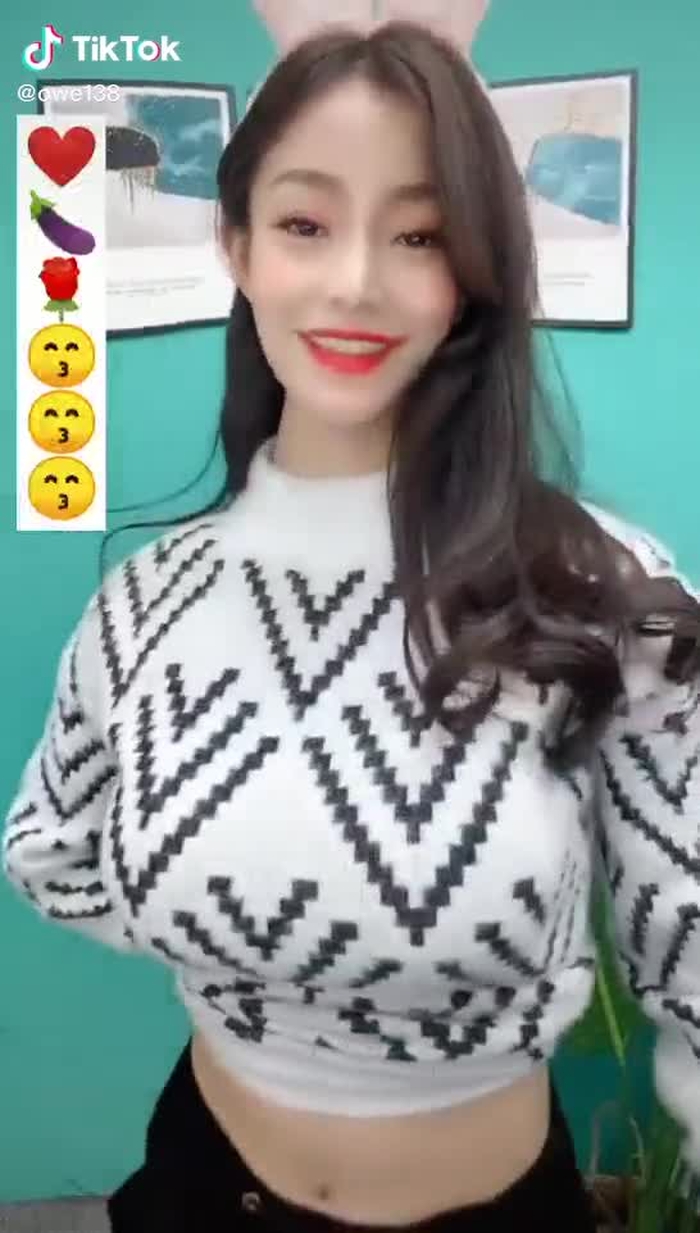 #duet #model #girl #beauty #christmas #tiktok #foryou #fyp 7