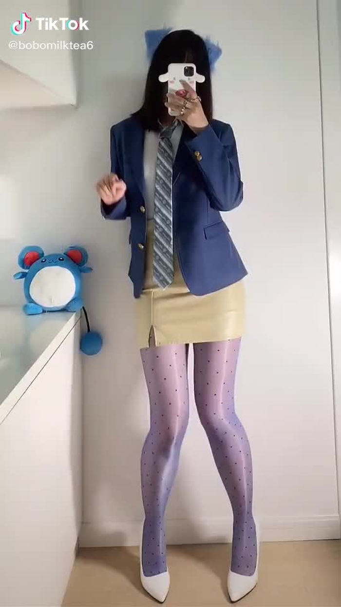 你们色嘛？我是说喜欢紫色吗？#丝袜美腿