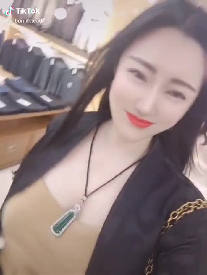 逛街啦！有没有人偶遇呀！#好看的小姐姐 #逛街日常