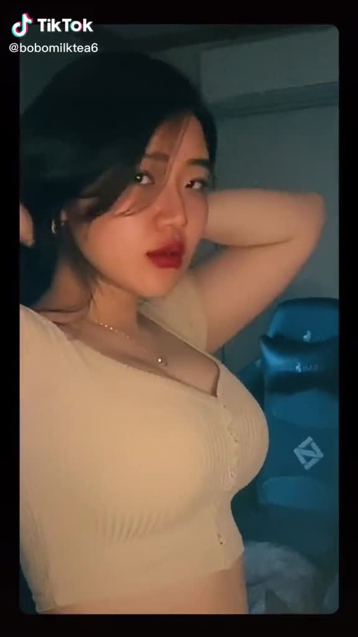 人家说女生撩头发的时候最美，是我这样吗？#好看的小姐姐 #猛男必看