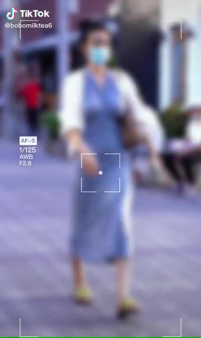 蓝色衣服美女#街拍 #街拍美女