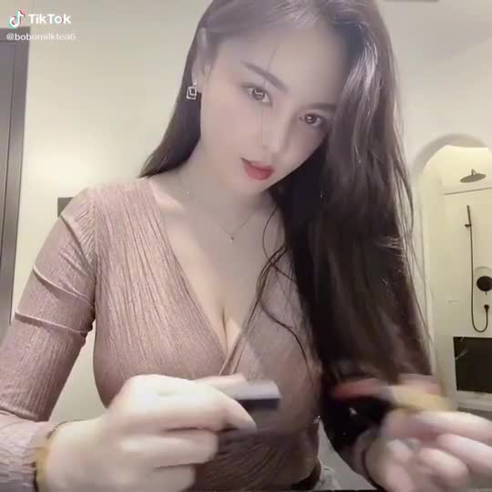 天气冷了，要多穿点衣服哦！#好看的小姐姐 #猛男必看
