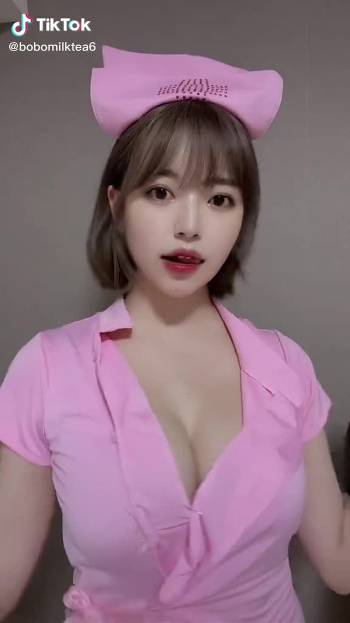 你有病哦，晚上来我房间我帮你检查检查#护士小姐姐