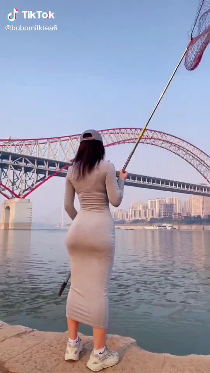 一起捞鱼嘛？我帮你呀#微胖女孩