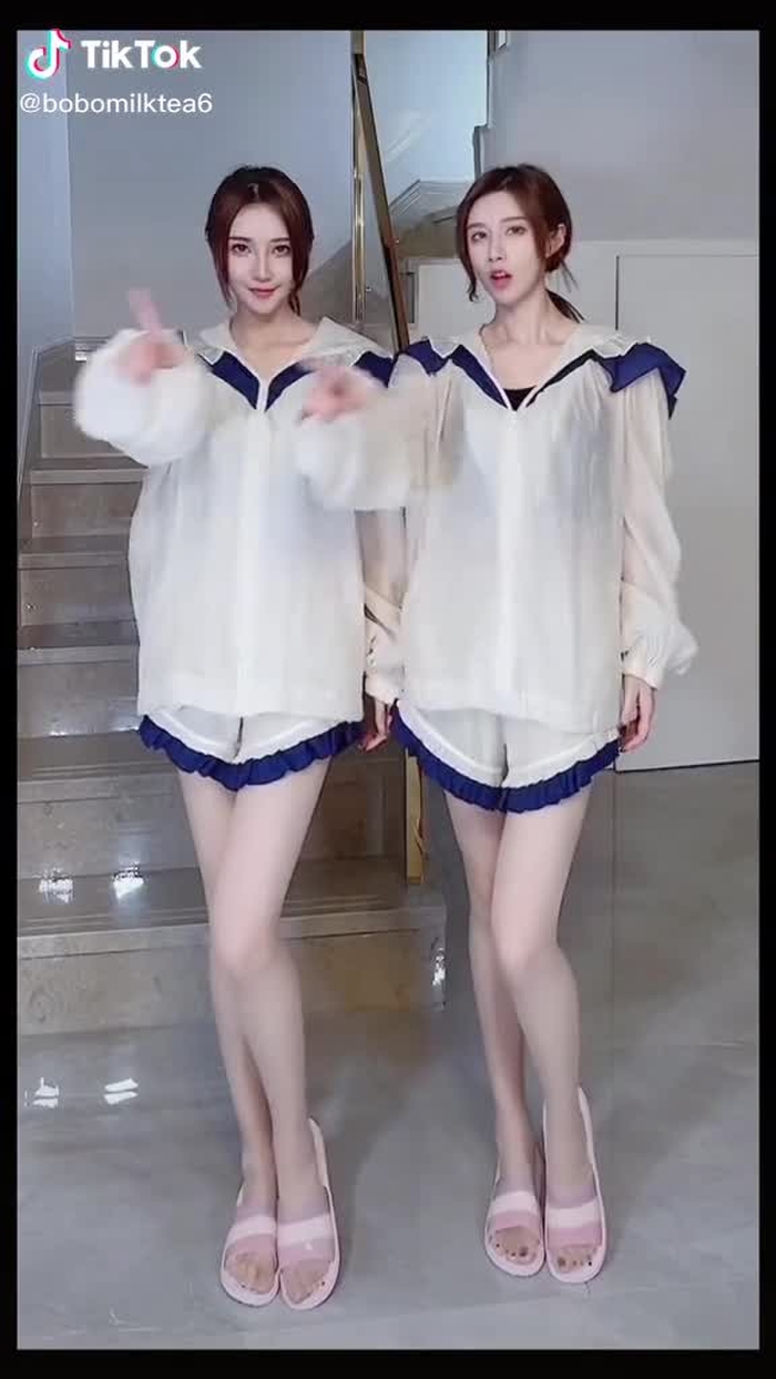跳个舞怎么还不协调吵架了呢#跳舞女孩 #纯欲天花板
