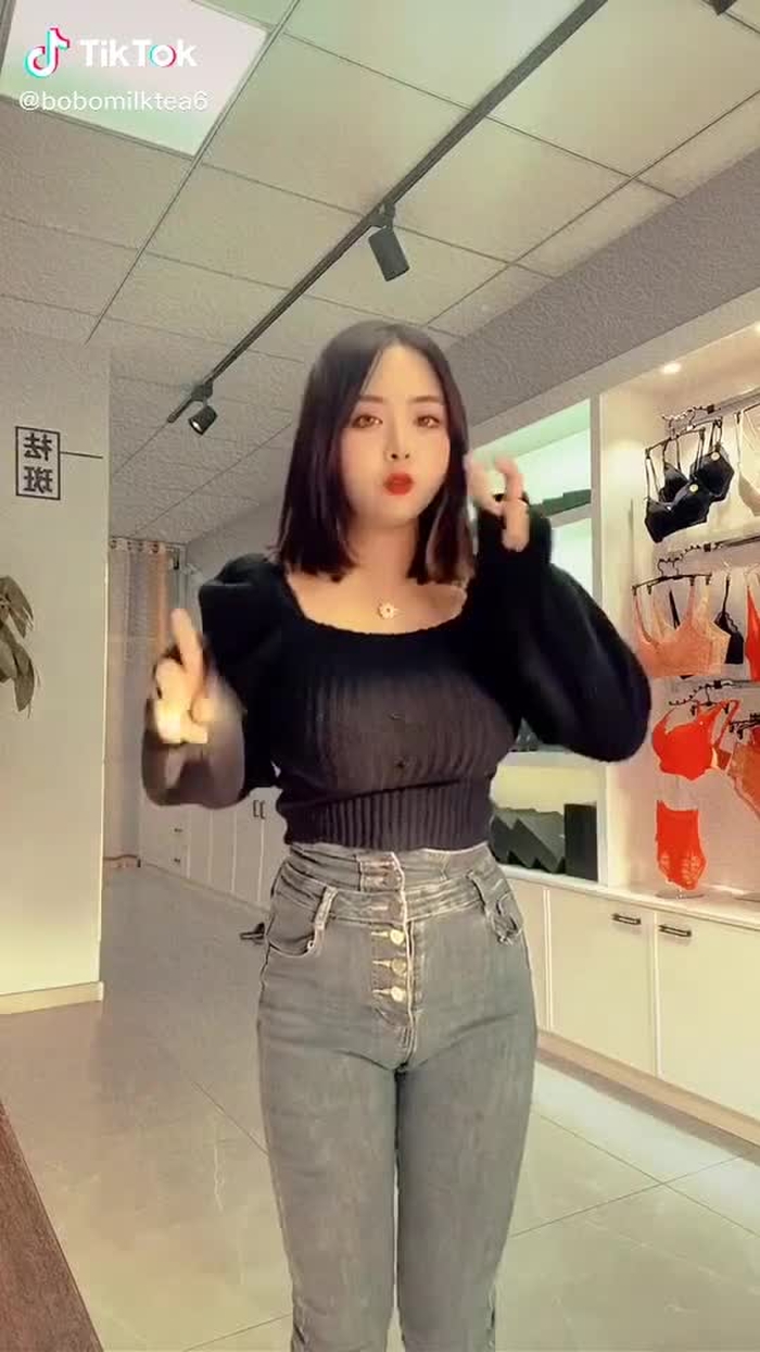 亲爱的你啊，一起跳个舞吧！#跳舞女孩 #微胖女孩