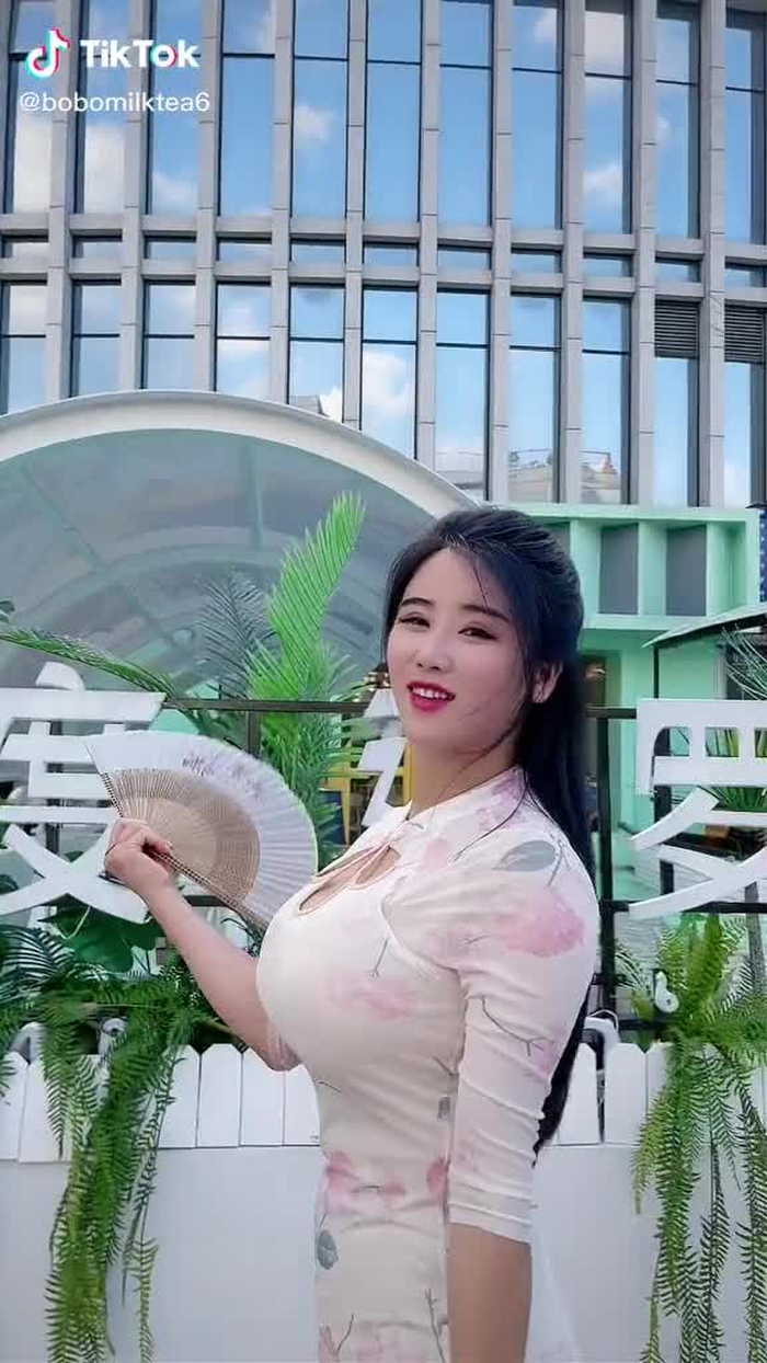 打出我想，让我看看你们到底想什么……#旗袍 #微胖女孩