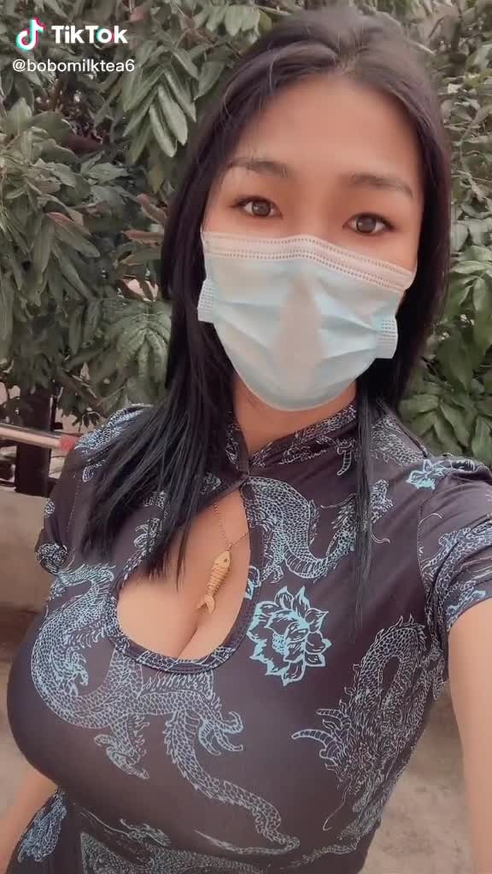 出门吃饭啦！早上起来到现在没有吃饭，感觉又瘦啦