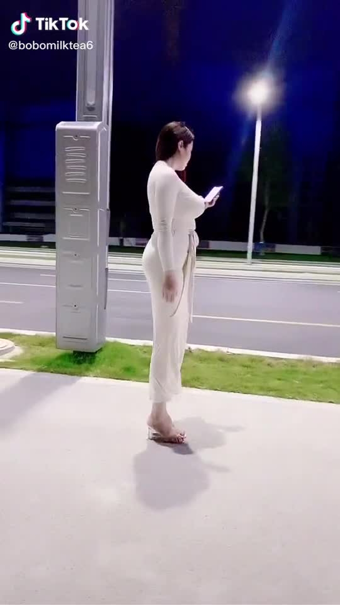 时间催人老，越来越大，越大越孤单！#夜晚中的抖音