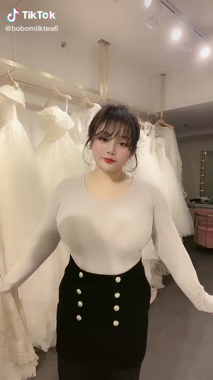 路过婚纱店。进来试试，想结婚了，有人要娶我吗？#微胖女孩