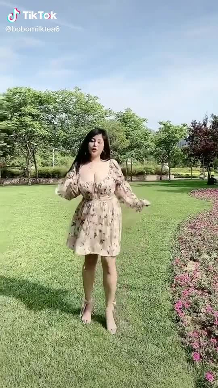 #早起 #运动 #跳舞 #微胖女孩 不太会跳舞，不过喜欢扭来扭去